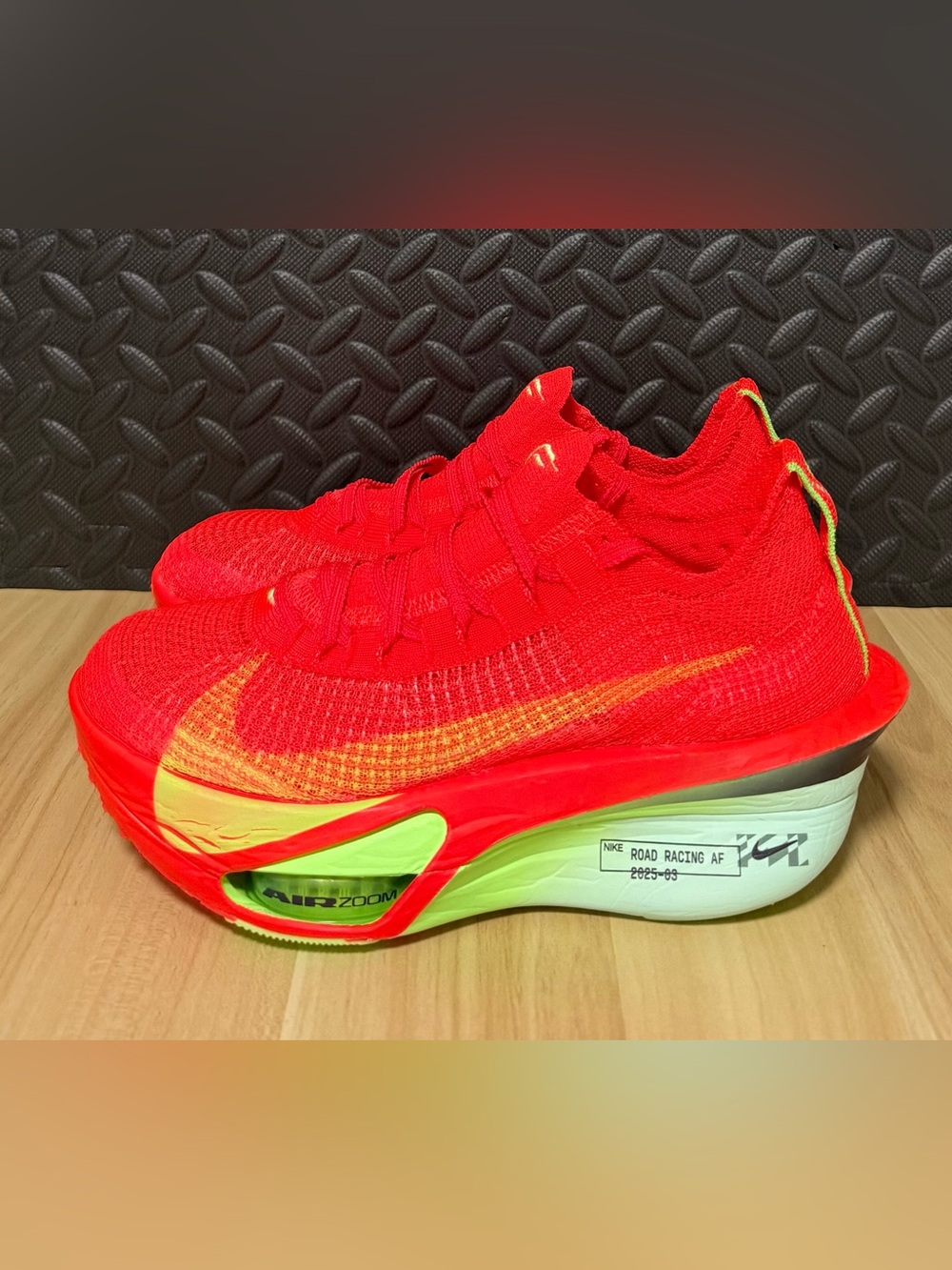 Nike Air Zoom Alphafly NEXT% 3 Bright Crimson FD8311-600 Mens Size 6.5 Womens 8 - Picture 4 of 5